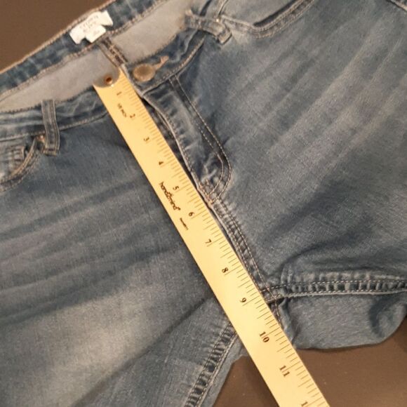 Crown & Ivy Distressed Jeans - Picture 9 of 10